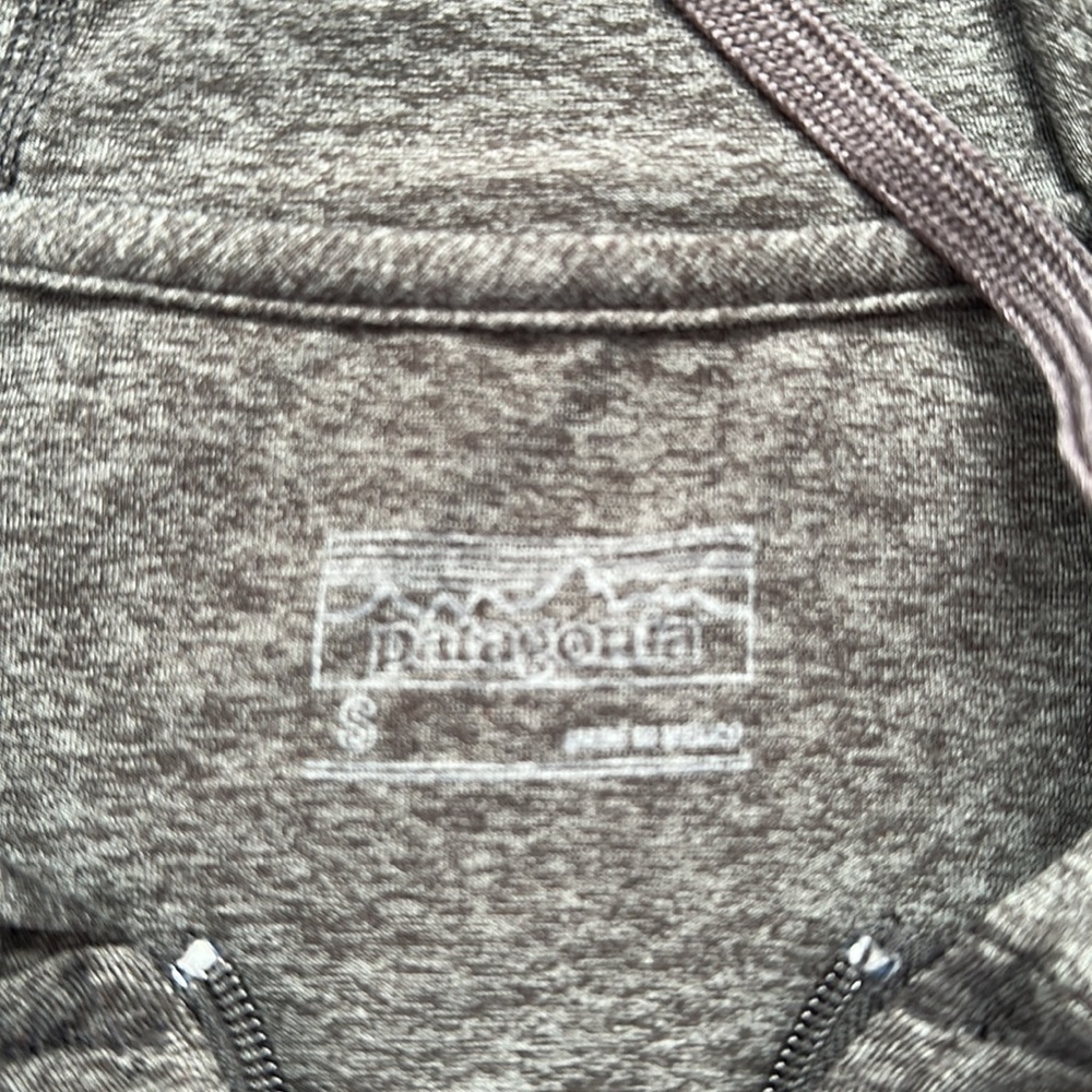 Patagonia women’s technical hoodie - Picture 3 of 5